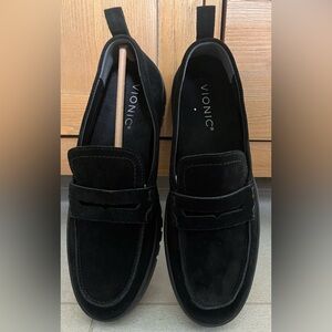 Vionic women’s Classic Black Suede Loafers